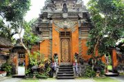 ubud royal palace is a must see and full of Balinese history